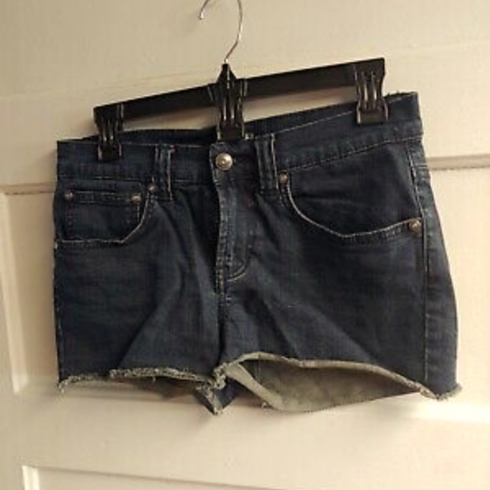 Dark wash short shorts